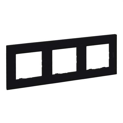 Dekorationsram för 3 element matt svart Niloé Step med referens 864573 från LEGRAND