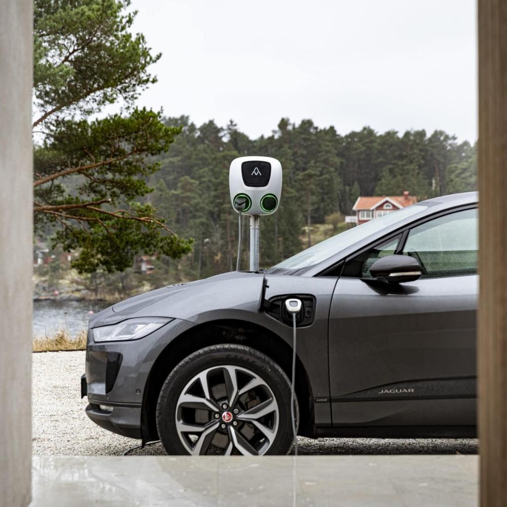 Dubbel laddare för elbil med wifi 2 x 22 kW Charge Amps Aura Twin Socket med referens 130909 från CHARGE AMPS